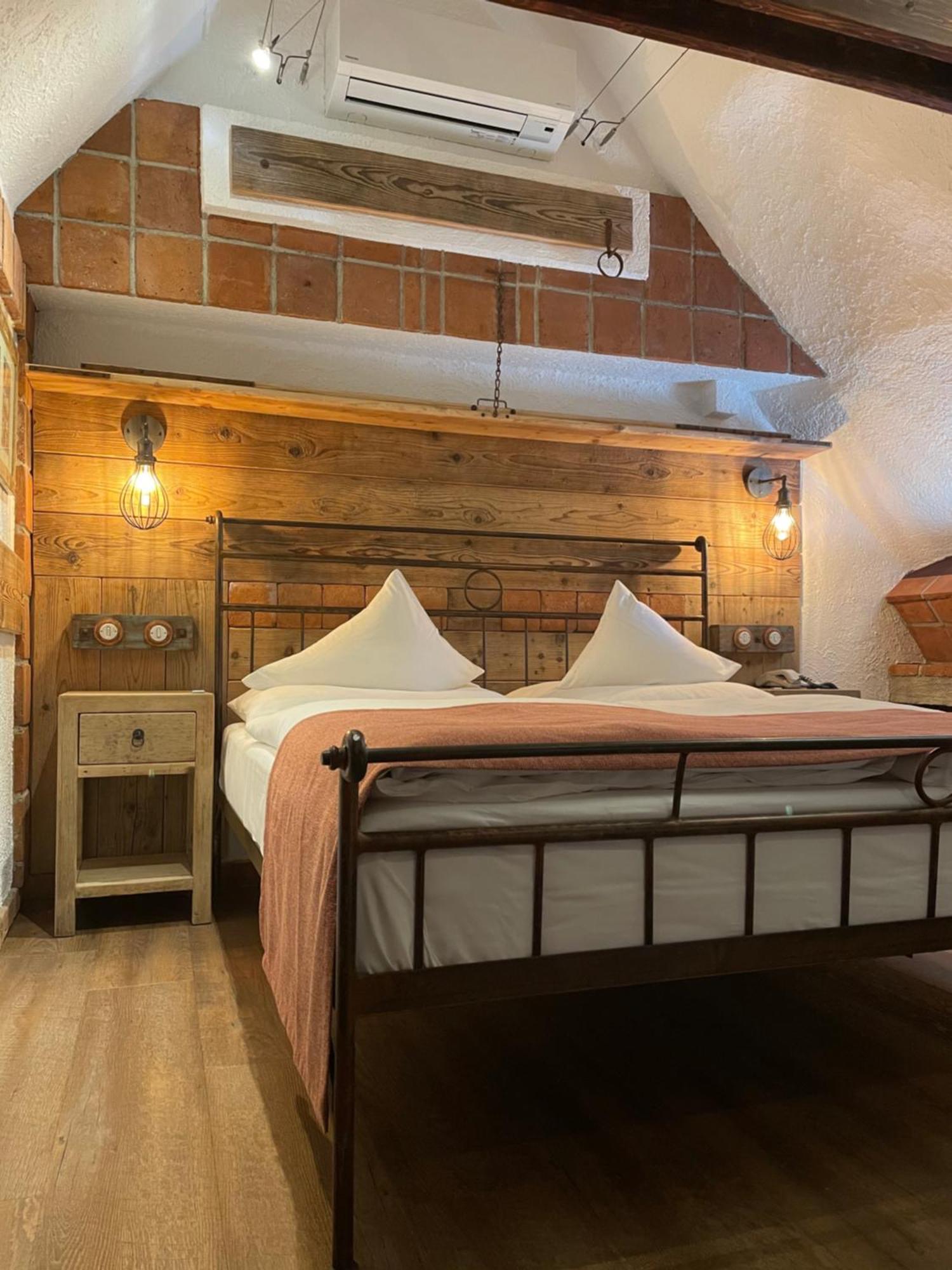 Romantik Hotel U Raka Prague Luaran gambar